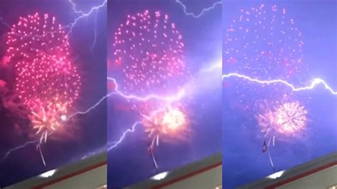 Incredible lightning strikes during fireworks show in the US - YouTube