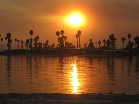 Mission Bay in Pacific Beach, San Diego, during the wildfires of 2007 ...