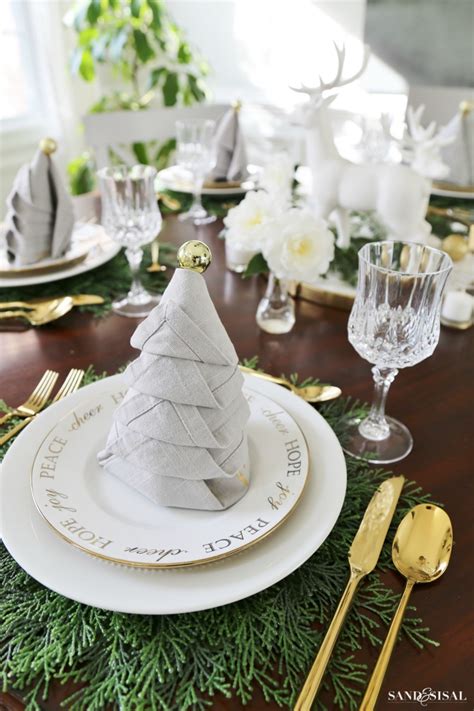 Christmas Dinner Tablesetting Ideas - Sand and Sisal