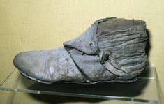 Man’s leather boot from Yorvik (York), 10th c. AD Yorkshire Museum. Viking Shoes, Viking Garb ...