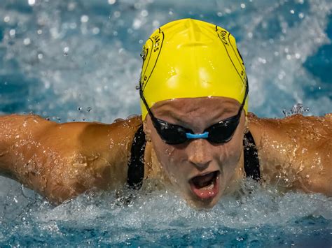 Summer McIntosh Lowers WJR in 200 Fly Again to 2:04.70