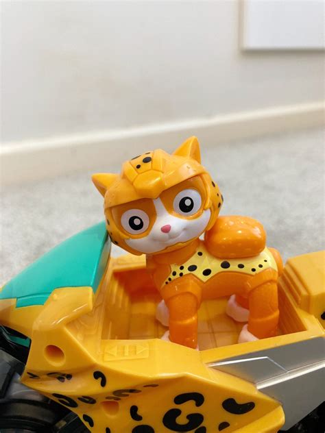 New Paw Patrol Cat Pack Toys - Suzi Lewiz