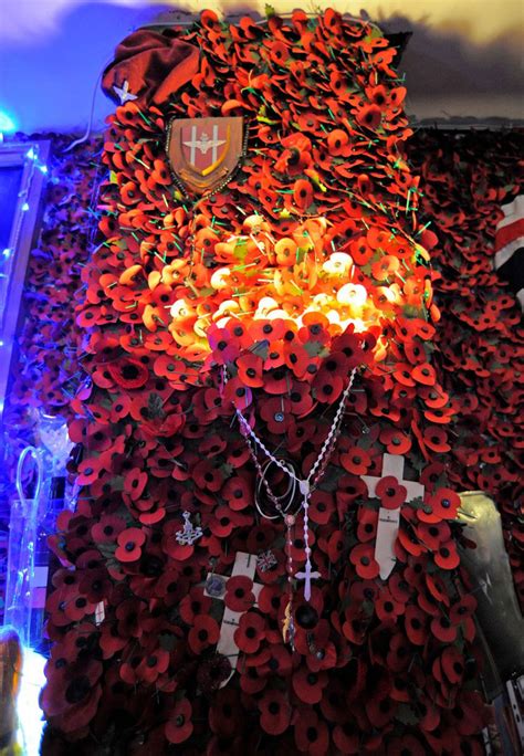 Woman Spent A Year Decorating Her Pub With 70,000 Poppies To Honour ...