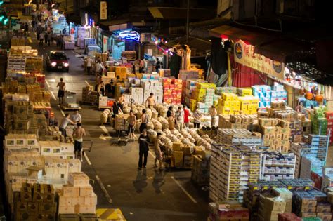 HKFP Lens: As Hong Kong sleeps, Yau Ma Tei's wholesale fruit market comes to life | Hong Kong ...