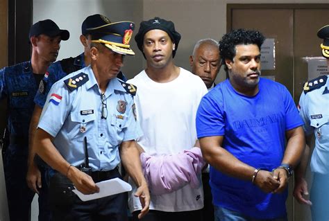 Handcuffed Ronaldinho And Brother Appear in Paraguayan Court - Bloomberg