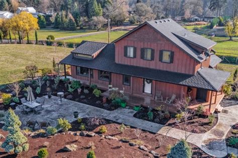 Newberg, Oregon - $2,650,000 - Outside Rein