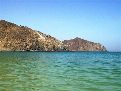 Job opportunities in the Middle East: Khor Fakkan beach in Fujairah