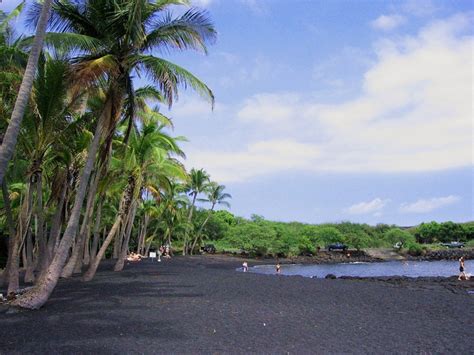 Somediffrent: Punaluʻu Black Sand Beach