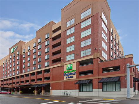 Tacoma Hotels Near Tacoma Dome | Holiday Inn Express & Suites Tacoma Downtown