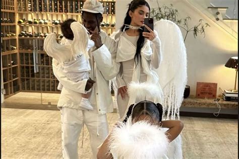 Kylie Jenner Shares Family Photo with Travis Scott and Their Kids in ...