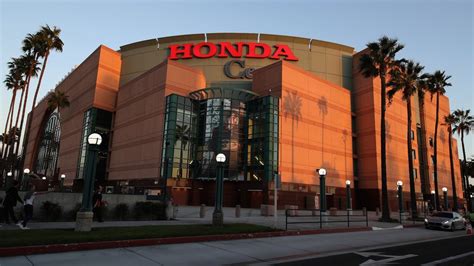 Honda Center reopens its doors for couples ready to get hitched | FOX 11 Los Angeles