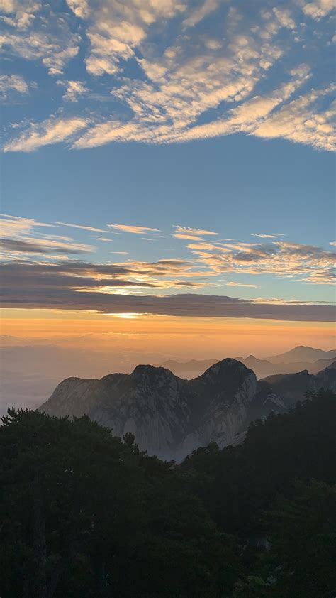 Sunrise over Huashan mountain, Shanxi province, China [OC] [2160x3840 ...