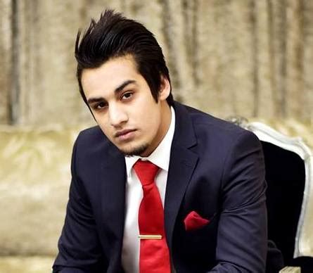 Momin Saqib Height, Age, Girlfriend, Wife, Family, Biography & More » StarsUnfolded