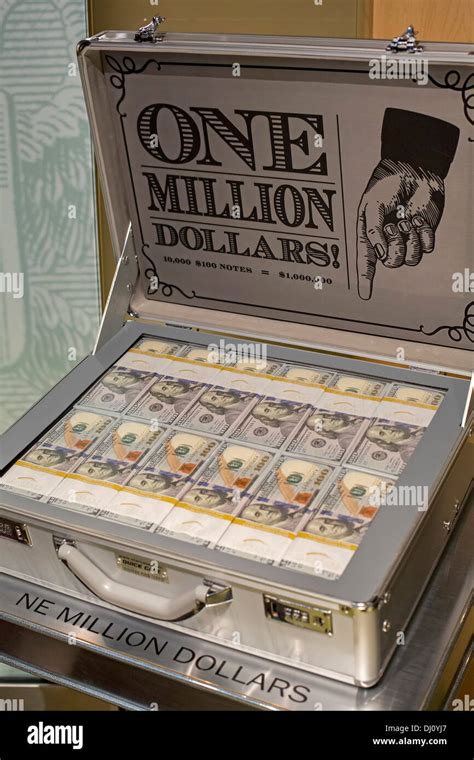 The Million Dollar Suitcase at the Federal Reserve Bank of Chicago's Stock Photo: 62716591 - Alamy