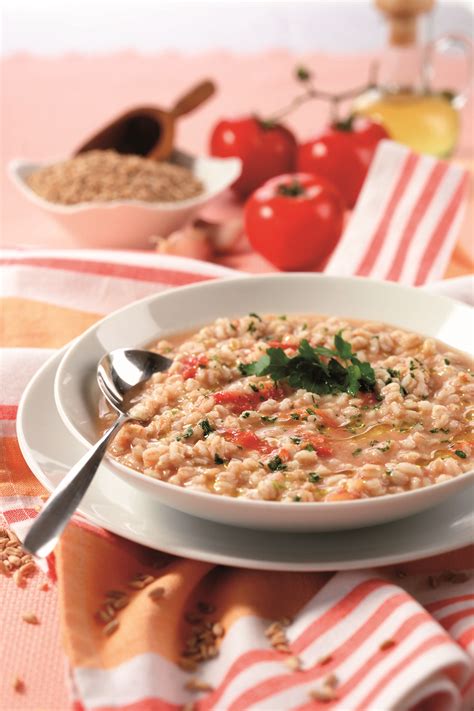 Pearl barley, tomato and parsley soup