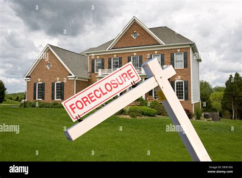 Foreclosure signs hi-res stock photography and images - Alamy