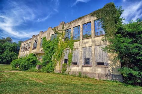 Abandoned school, Mounds, Illinois | Luoghi, Luoghi abbandonati, Abbandonato