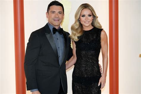 Kelly Ripa and Mark Consuelos Say Vow Renewals Are 'Kiss of Death'