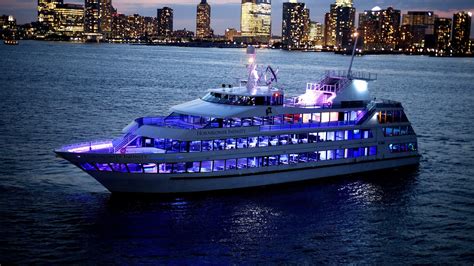 Circle Line Sightseeing Cruises Boat - Boat Choices