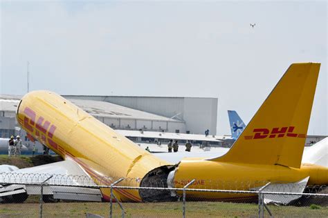 Viral Video Shows DHL Cargo Plane Crash, Split in Two in Costa Rica ...