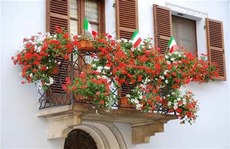 Bright Balcony Decorating with Flowers, 20 Blooming Balcony Designs