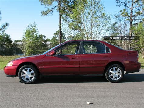 1995 Honda accord ex sedan features