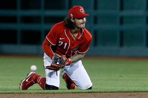 Arizona 1B Christian Walker leaves game with facial injury