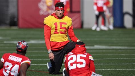 Patrick Mahomes says second MVP would be 'testament' to Chiefs' performance: 'It's a team award ...