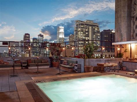 17 Best Rooftop Bars in L.A. for Sweeping Views and Tasty Cocktails