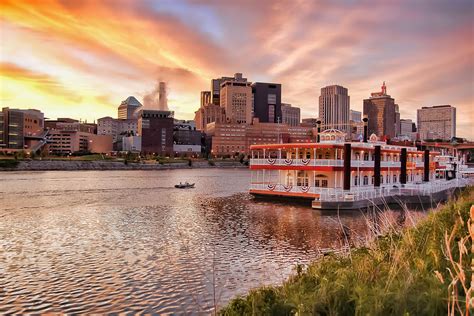 Showtime - St. Paul, MN and the Mississippi River Photograph by Near ...