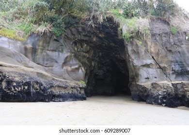 Cave Outside Stock Photo 609289007 | Shutterstock