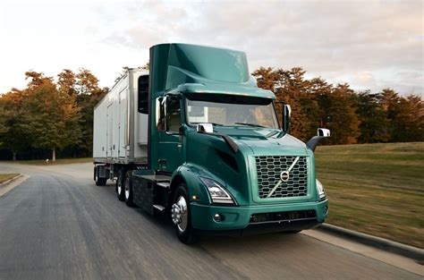 Volvo unveils its next-gen VNR Electric semi-truck | TruckDeal