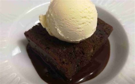 Brownie con helado de vainilla | Restaurante Marisquería en Valencia