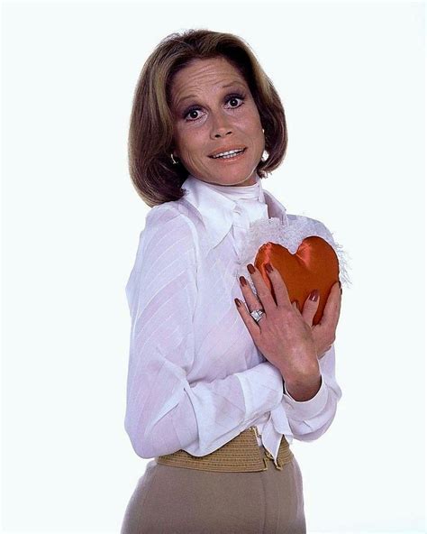 MARY TYLER MOORE TELEVISION AND FILM ACTRESS - 8X10 PUBLICITY PHOTO (ZY ...