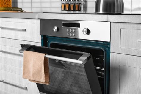 How Does a Self-Cleaning Oven Work? | American Home Shield