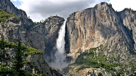 Free Yosemite Wallpaper - Upper Yosemite Falls