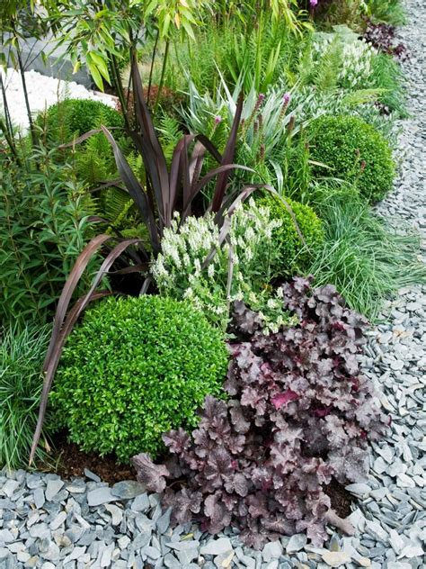 How to Install Garden Edging | Slate garden, Garden borders, Garden edging