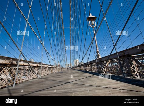 Brooklyn Bridge Pedestrian Walkway Stock Photo - Alamy