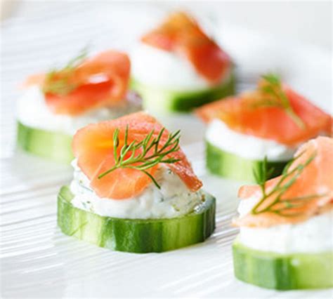 Smoked Salmon & Cucumber Canapés | อาหารทะเล, อาหารและเครื่องดื่ม