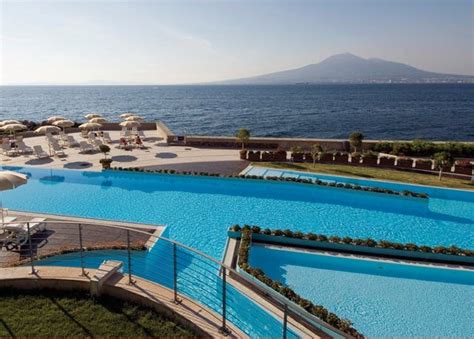 Stunning Bay of Naples hotel with Mount Vesuvius views – Fully refundable | Luxury travel at low ...