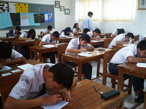 Gambar Kartun Siswa Sedang Belajar Di Kelas – pulp