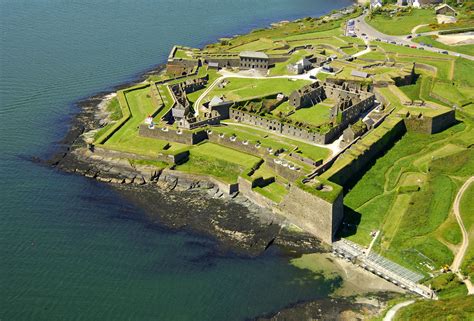 TOUCHING HEARTS: BRIGHT COLORS OF THE IRISH CITY - KINSALE