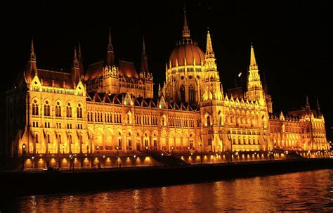 Budapest Dinner Cruise | Budapest River Cruise