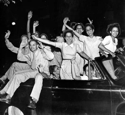 World War II Ends: 21 Photos of Jubilant Celebrations After Allied ...