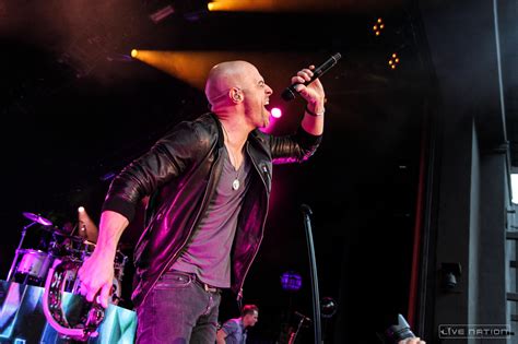 #YahooLive : #Daughtry tonight, 8/3, at 4:35pm PT | Concert photography, Chris daughtry, Hot band