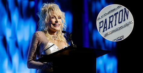 Dolly Parton Headlines Cowboys' Thanksgiving Halftime Show