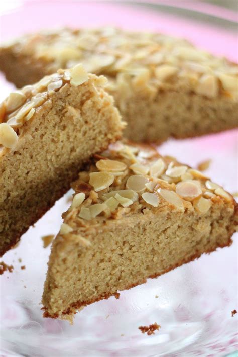 Apple almond cake