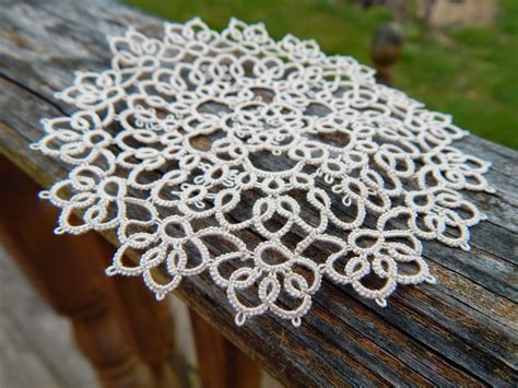 Carollyn's Tatting Blog: Tatting Renulek Doily Update