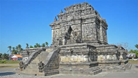 Candi Mendut | Foto, Lokasi, Rute, Harga Tiket, & Fasilitas