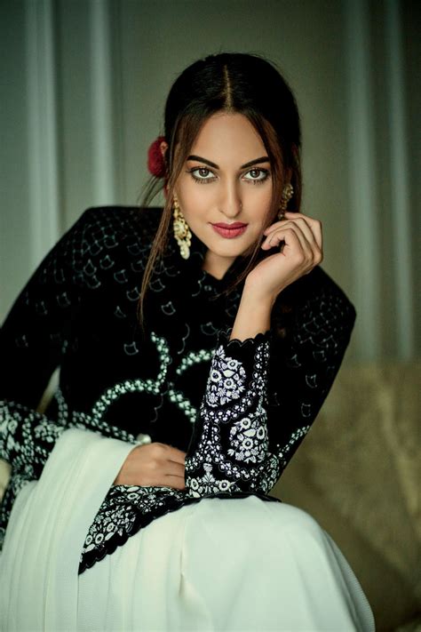 Sonakshi Sinha | Indian celebrities, Sonakshi sinha, Bollywood fashion